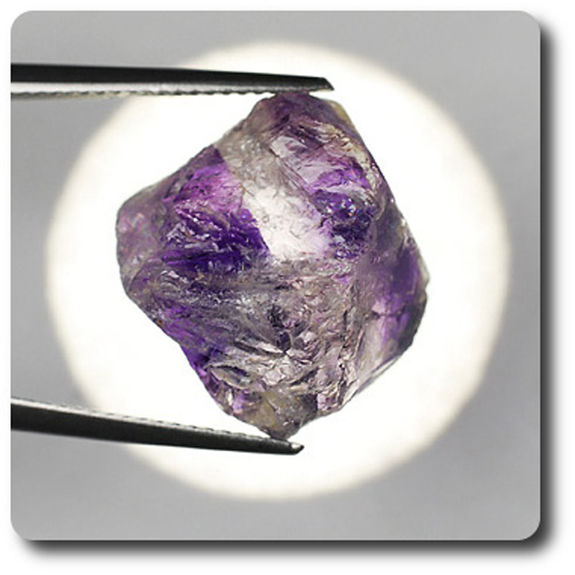 21.0  carats CRISTAL D' AMETHYSTE