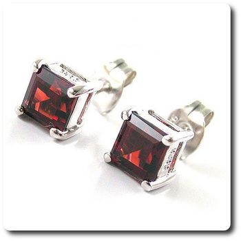 BOUCLES D'OREILLE GRENAT