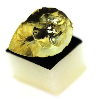 31.38 cts CITRINE JAUNE . VVS2