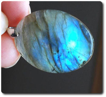35.00 CT. Natural Labradorite pendant