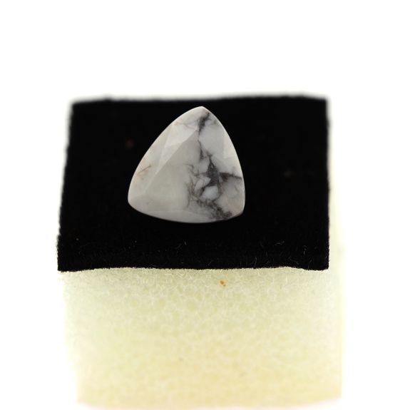 3.29 cts HOWLITE
