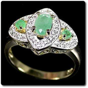 EMERALD & DIAMOND RING