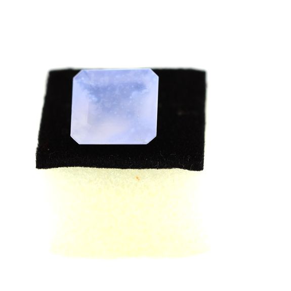 4.80 CT.  CHALCEDONY