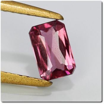 0.63 cts GRENAT Rhodolite Rose. SI1