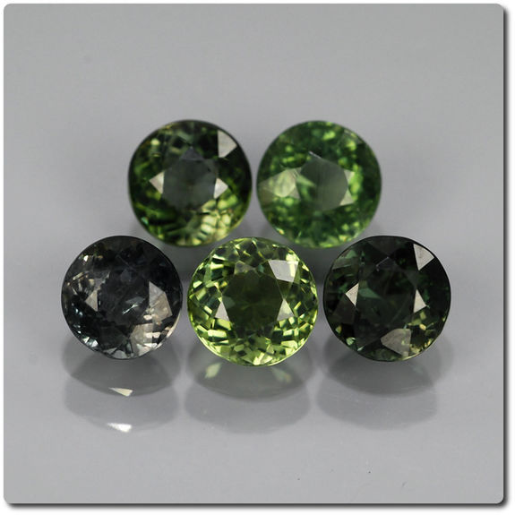 2.61 cts  LOT DE 5 TOURMALINE VERTE. VS1-SI1