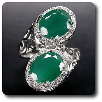 AVENTURINE & WHITE TOPAZ RING