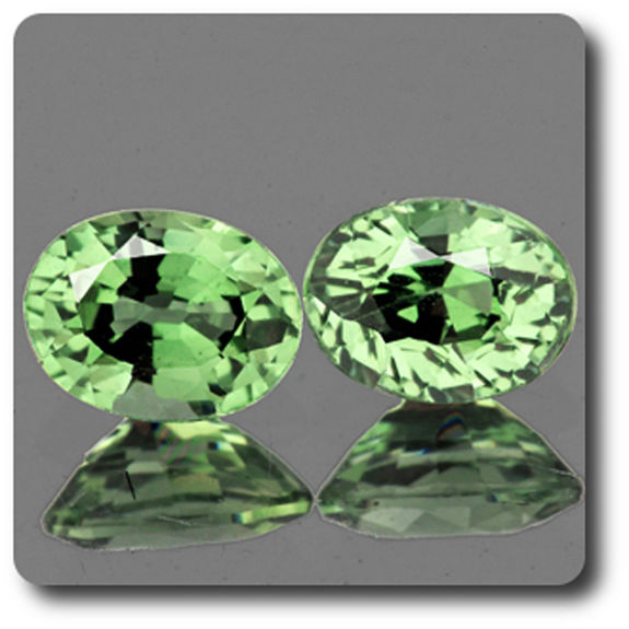 0.78 cts  LOT DE 2 SAPHIR VERT . VVS1