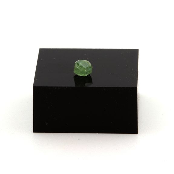 Grenat démantoïde. 0.34 ct.