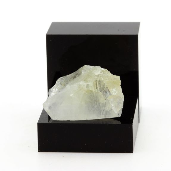 Apophyllite. 26.35 ct.