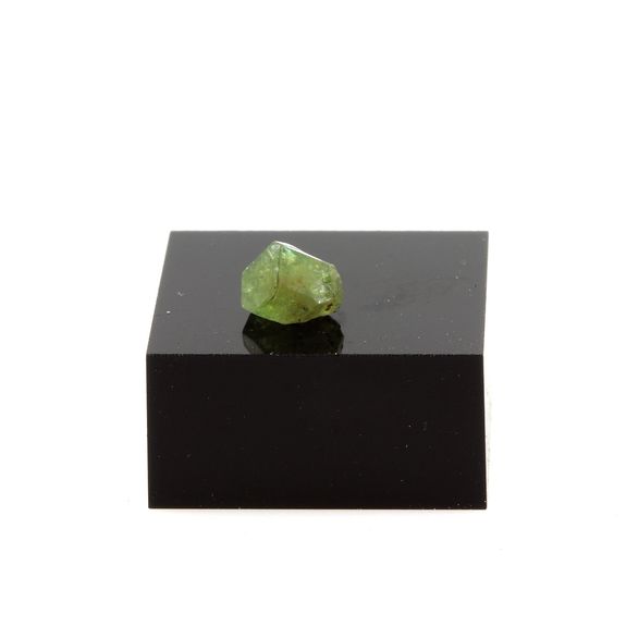 Grenat démantoïde. 0.96 ct.