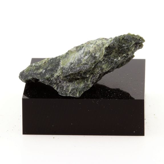 Serpentine. 23.5 ct.