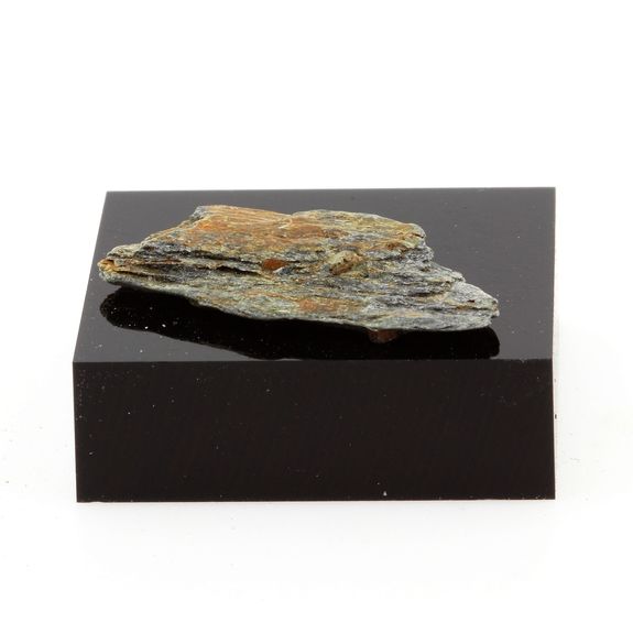 Chromite + Pyrite. 7.8 ct.