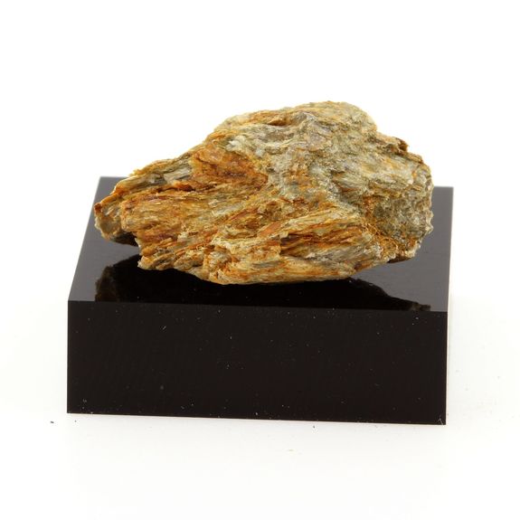 Lovchorrite. 27.7 ct.