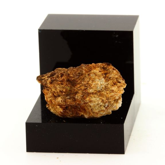 Lovchorrite. 32.1 ct.