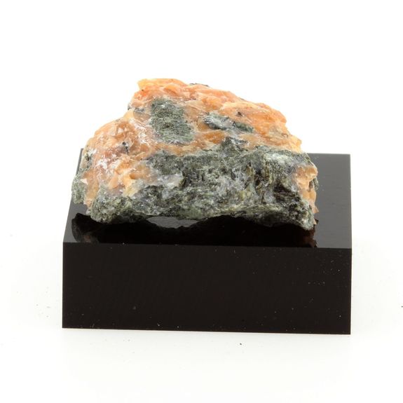 Calcite + Apatite. 32.8 ct.