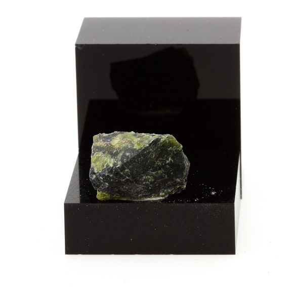 Ferro-antigorite. 12.5 ct.