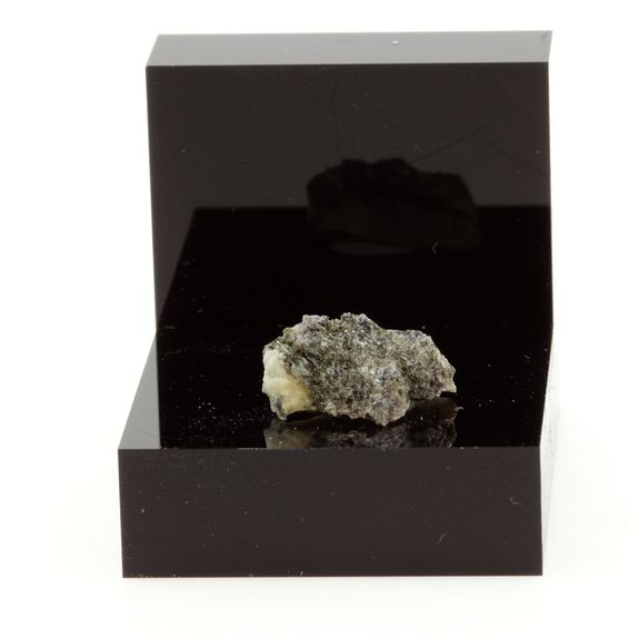 Phlogopite + Quartz. 3.02 ct.