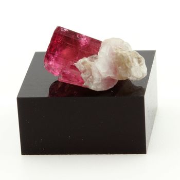 Tourmaline Elbaite Rubellite. 8.60 ct.