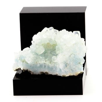 Apophyllite. 190.3 ct.