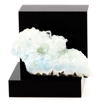 Apophyllite. 150.4 ct.