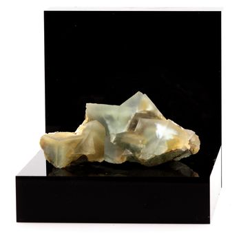 Fluorite. 370.6 ct.