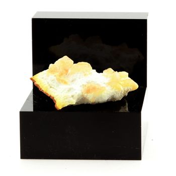 Heulandite. 65.2 ct.