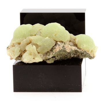 Prehnite. 310.4 ct.