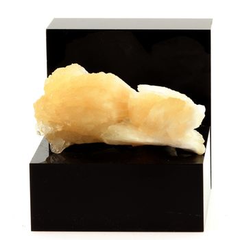 Stilbite. 145.6 ct.