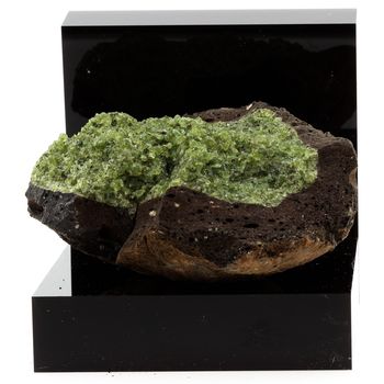 Péridotite. 1295.8 ct.