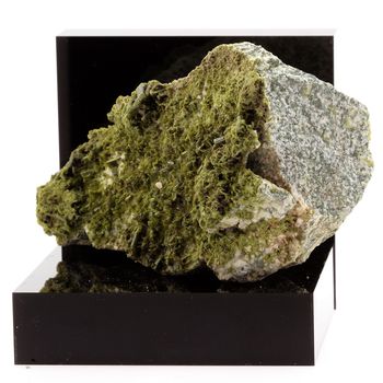 Epidote. 1495.2 ct.
