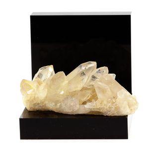 Quartz. 180.2 ct.