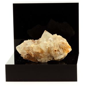 Quartz. 370.2 ct.