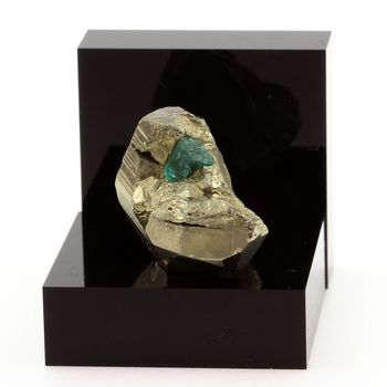 Emeraude + Pyrite. 51.78 ct.