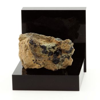 Grenat Melanite. 108.9 ct.