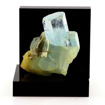 Aigue-Marine, Muscovite. 277.9 ct.