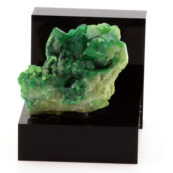 Chrome-Vesuvianite. 48.81 ct.