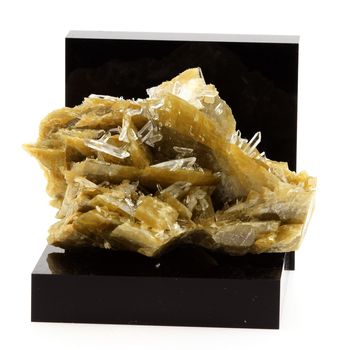 Siderite, Quartz. 465.2 ct.