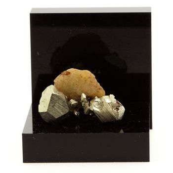 Siderite, Pyrite, Quartz. 30.75 ct.