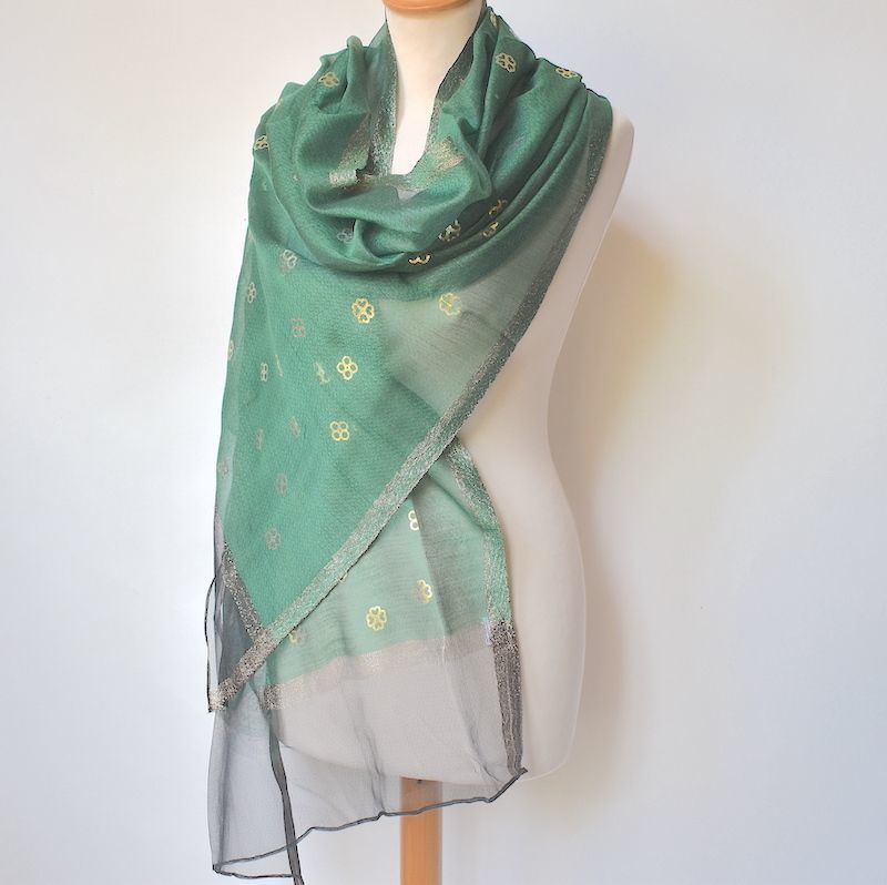 Large and long emerald green stole Silk organza and viscose, for