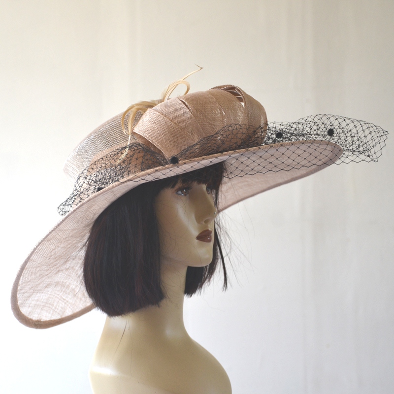 Chapeau de cérémonie en sinamay blanc à large base, chapeau de fête, chapeau de mariage, accessoire de tête - Chine Chapeau Sinamay et chapeau d'église prix Chapeau de cérémonie en sinamay blanc à large base, chapeau de fête, chapeau de mariage, accessoire de tête - Chine Chapeau Sinamay et chapeau d'église prix
