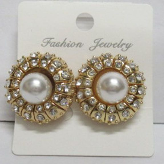 Boucles d'oreilles clips perles blanches goutte pendante Boucles d'oreilles clips perles blanches goutte pendante