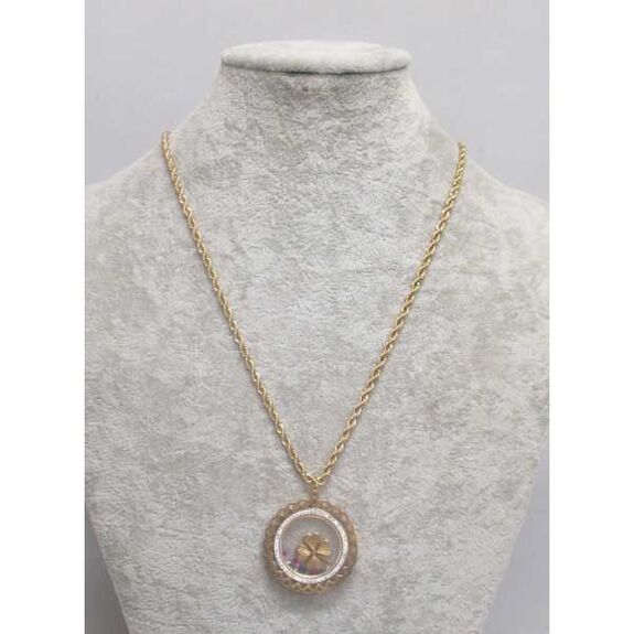 jewelry necklace clover in circle with rosette