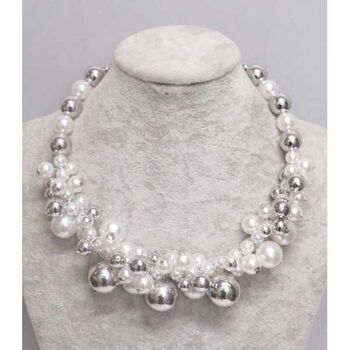 collier effet guirlande boules argent et perles