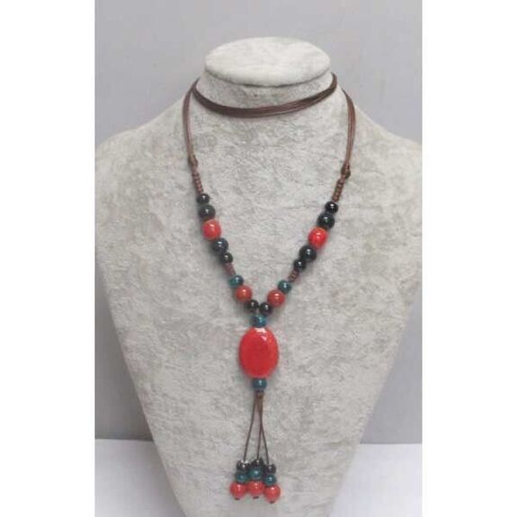 bijoux long céramique  medaille en rouge