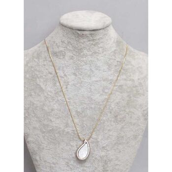 chaîne acier doré pendentif goutte courbee nacre