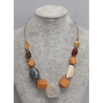 Jewelry necklace with a wooden and resin cord