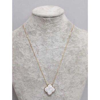 collier doré en acier avec médaille trèfle strass