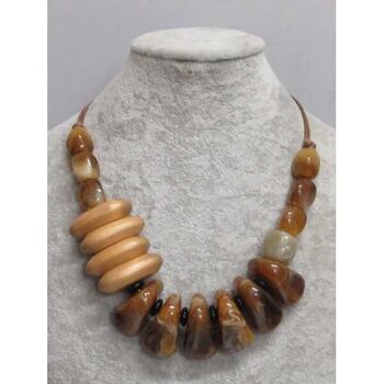 Women's jewelry made of brown wood and resin