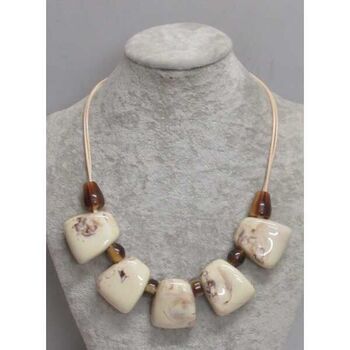 Jewelry Short necklace in natural resin