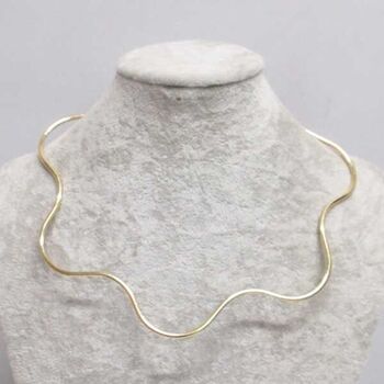 curved gold stem necklace